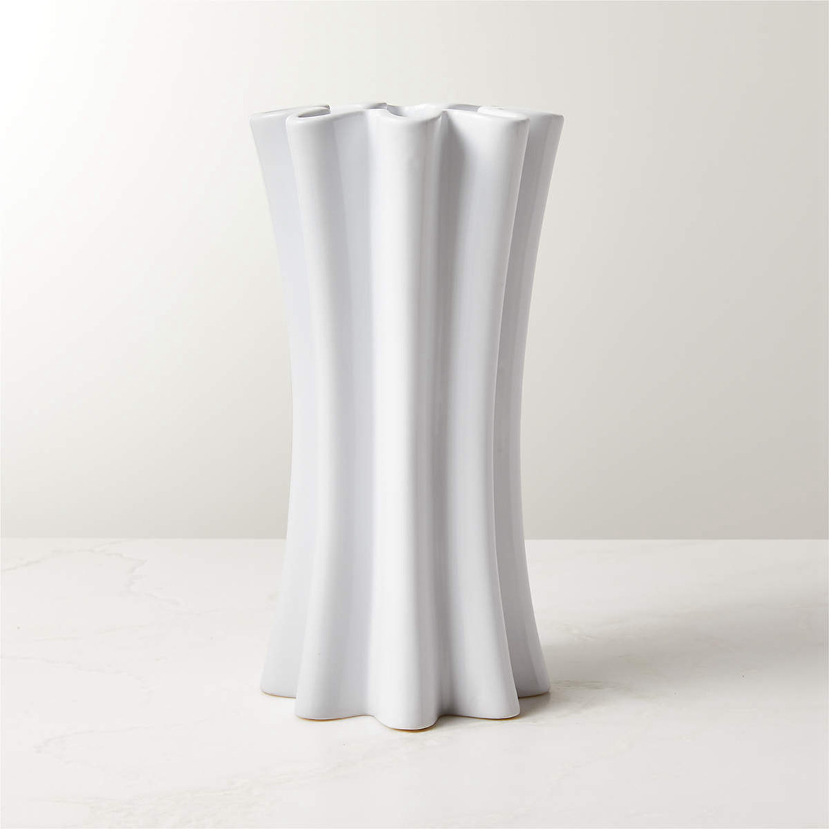 Vaso ceramico bianco scanalato